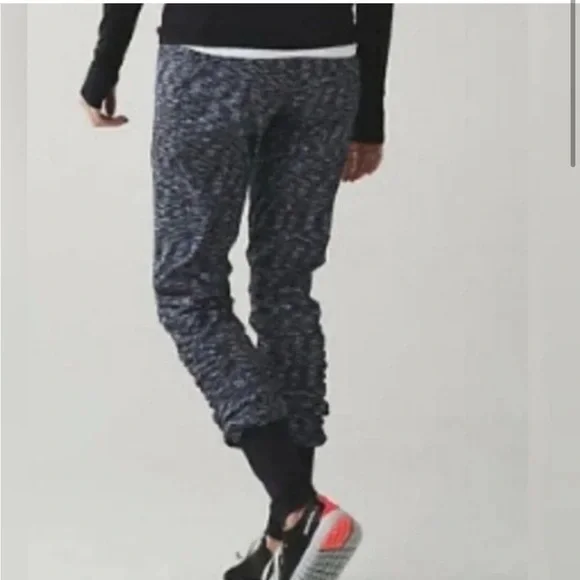 Lululemon Runderful Pants - Picture 2 of 13